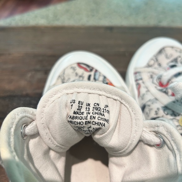 Disney Kids High-Top Sneakers with Fun Print- size 1 - Picture 5 of 5